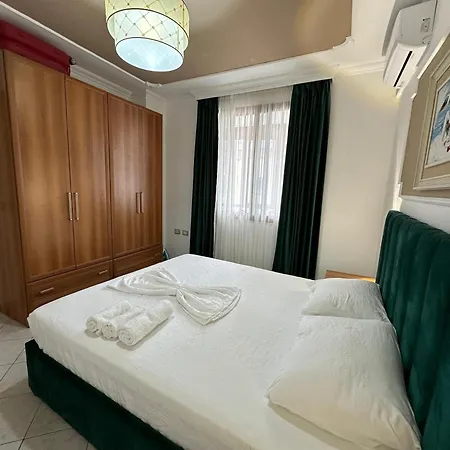 Stylish With Private Terrace - Side Appartement *