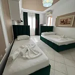 Stylish With Private Terrace - Side Apartment
