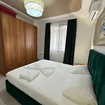 Stylish With Private Terrace - Side Apartment *