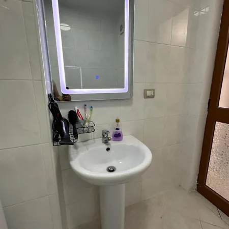 Stylish With Private Terrace - Side Appartamento Golem (Tirana)