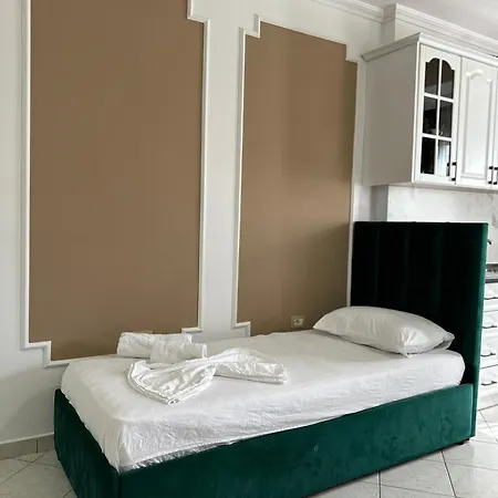 Stylish With Private Terrace - Side Appartamento Golem (Tirana)