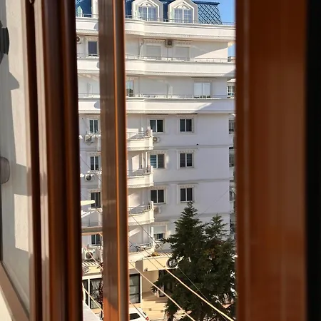 Stylish With Private Terrace - Side Apartment