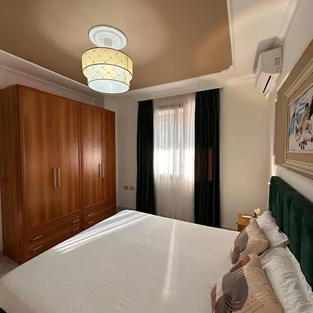 Stylish With Private Terrace - Side *