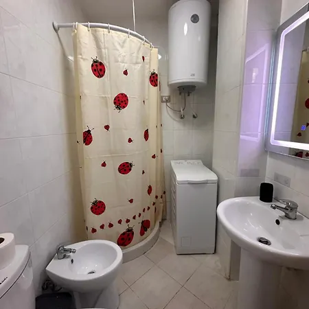 Stylish With Private Terrace - Side Apartment